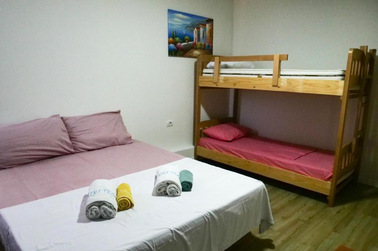 Saint Tropez Durres Hotel Bisht Kamez Exterior photo