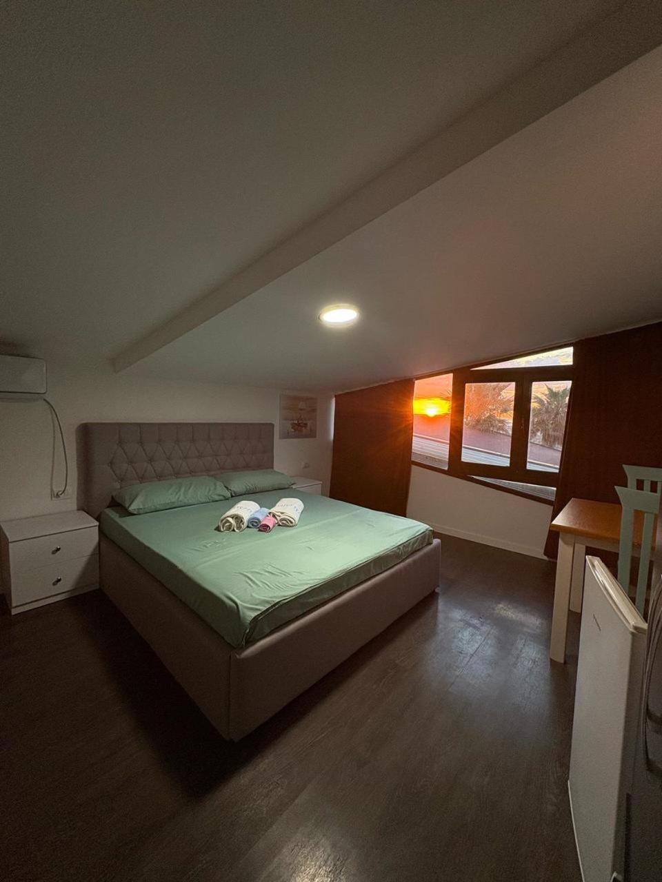 Saint Tropez Durres Hotel Bisht Kamez Exterior photo