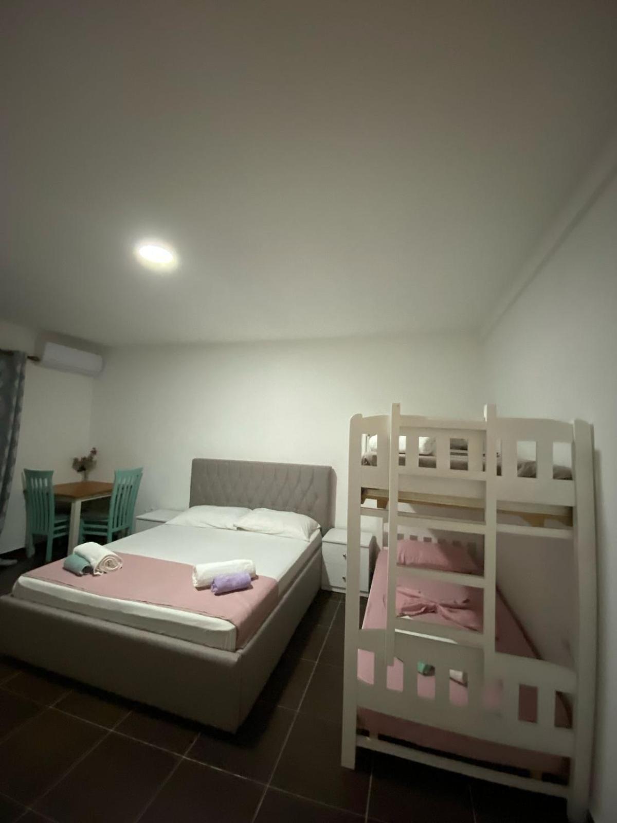 Saint Tropez Durres Hotel Bisht Kamez Exterior photo